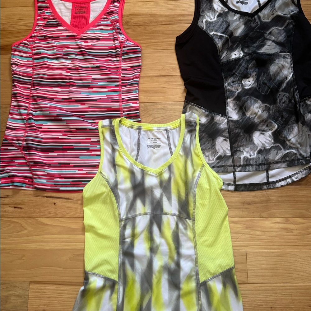 Tek Gear workout Tank Tops, never worn, brand new, excellent condition Size M